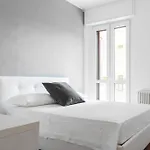 Pure White - By Myhomeincomo شقة