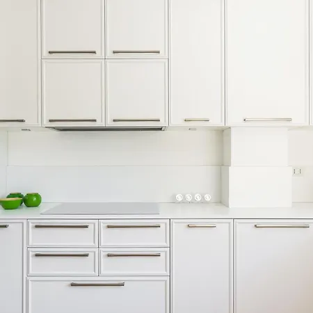 Pure White - By Myhomeincomo Apartment *