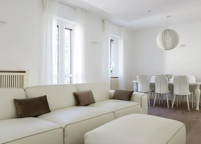 Apartment Pure White - By Myhomeincomo *