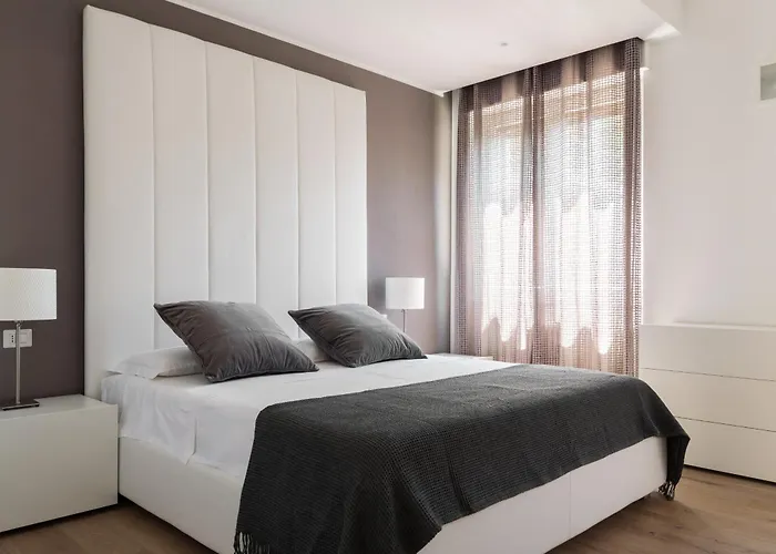 Pure White - By Myhomeincomo Apartment Como