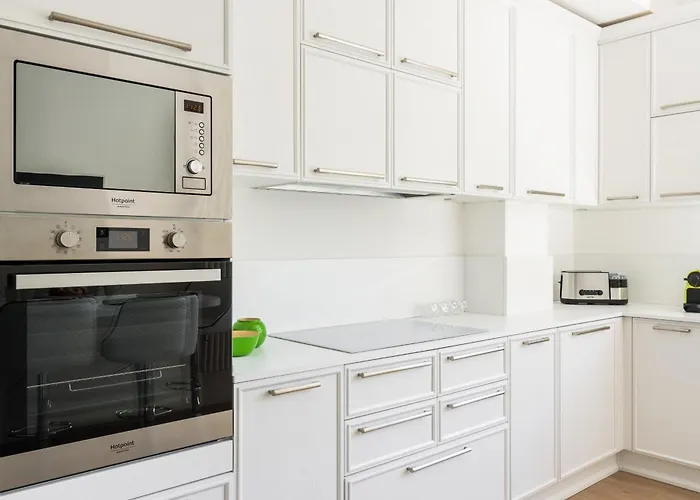 Pure White - By Myhomeincomo Apartment *