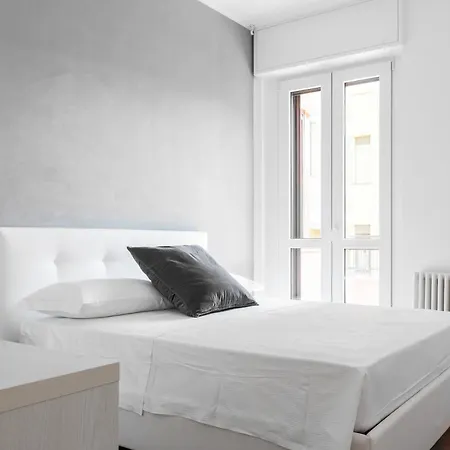 Pure White - By Myhomeincomo Apartment