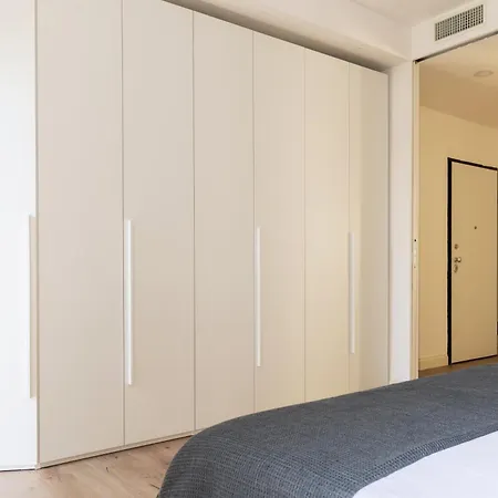 Pure White - By Myhomeincomo Apartment *