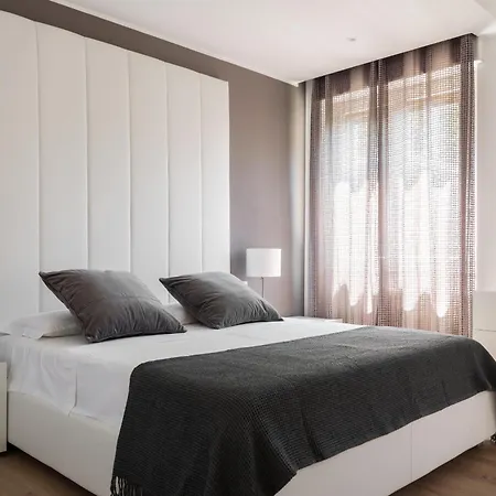 Pure White - By Myhomeincomo Apartment Como