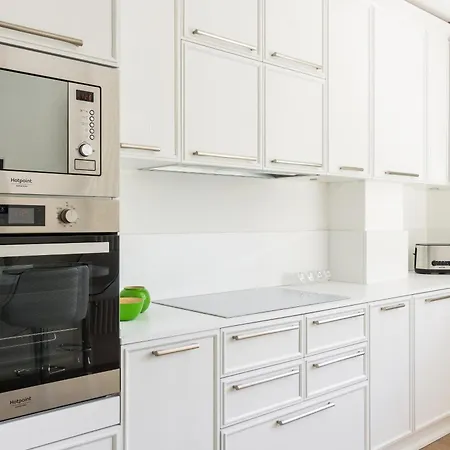 Pure White - By Myhomeincomo Apartment *