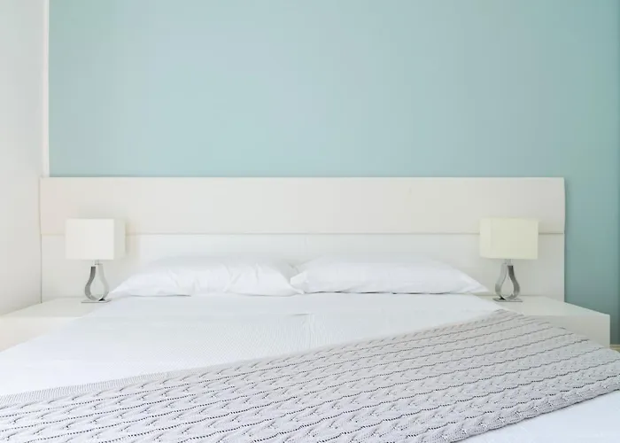 Pure White - By Myhomeincomo *